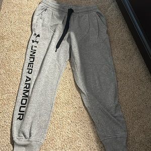 Warren wants gray under armor, women’s sweatpants joggers